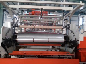 LSPE2000型全自動拉伸纏繞膜機-PE流延纏繞膜機保鮮膜機